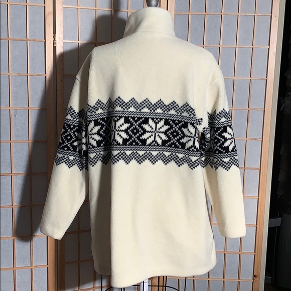 V Sport cozy pullover for winter, size Medium - Picture 3 of 7